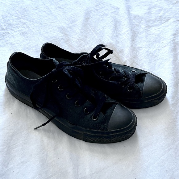 Converse Black Low Tops - Picture 3 of 5